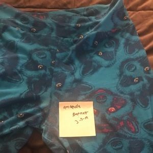 Lularoe raccoon leggings Tall and curvy